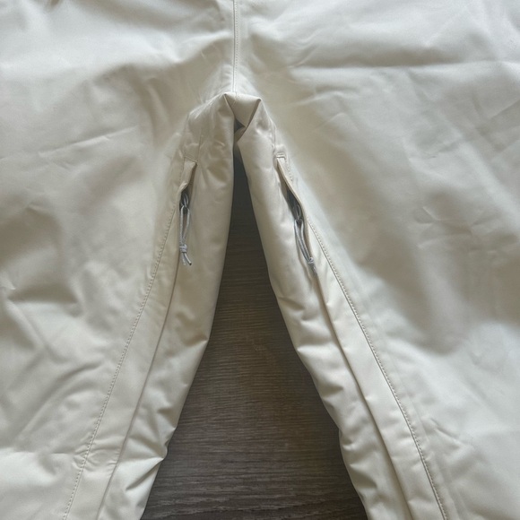 W's Insulated Powder Bowl Pants
Style #
31476 - Picture 4 of 7